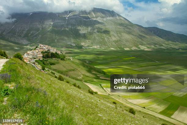 castelluccio di norcia village in italy - castelluccio stock pictures, royalty-free photos & images