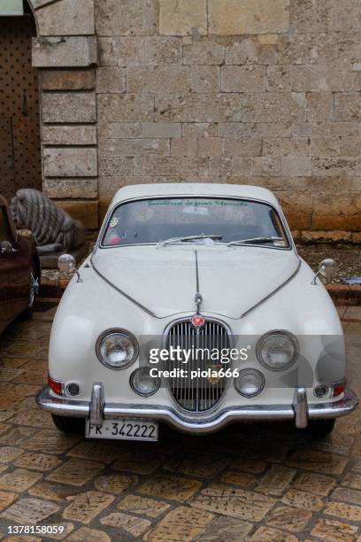 vintage jaguar car parade in norcia, italy - jaguar stock pictures, royalty-free photos & images