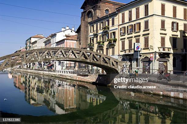 milan-naviglio. imagen de color - navigli milano fotografías e imágenes de stock