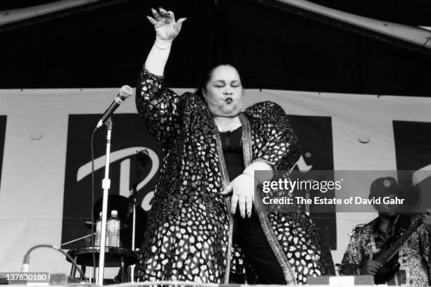 Blues singer Etta James performs at the New Orleans Jazz and Heritage Festival in April 1998 in New Orleans, Louisiana.