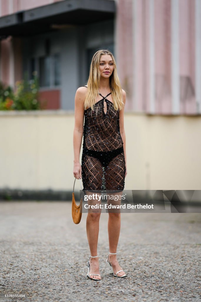 Street Style : Day Four - Paris Fashion Week - Womenswear F/W 2022-2023