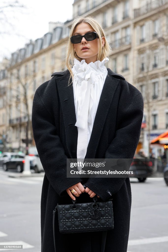 Street Style : Day Four - Paris Fashion Week - Womenswear F/W 2022-2023