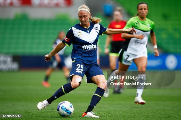 Brooke Hendrix of Melbourne Victory passes the ball during the round 14 A-League Women's match between Melbourne Victory and Canberra United at AAMI...