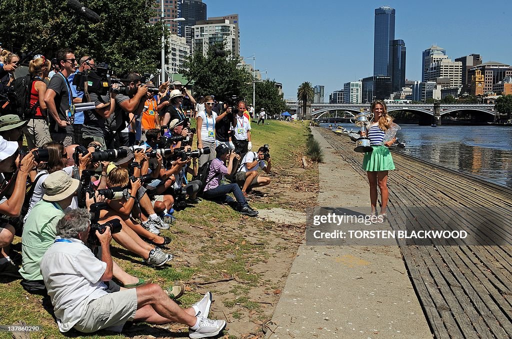 Victoria Azarenka of Belarus (R) poses w