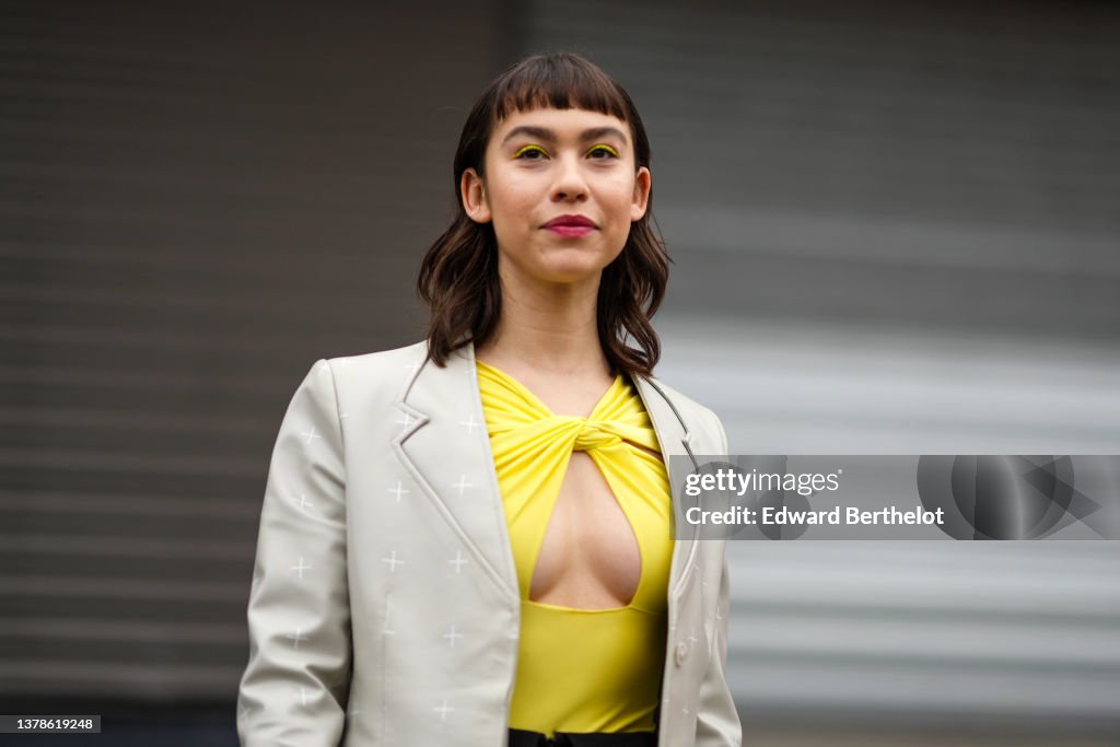 Street Style : Day Four - Paris Fashion Week - Womenswear F/W 2022-2023