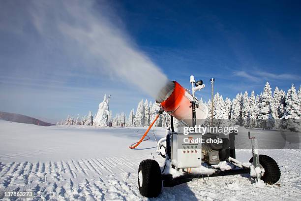 snow making machine,,,rogla,slovenia - kanon stockfoto's en -beelden