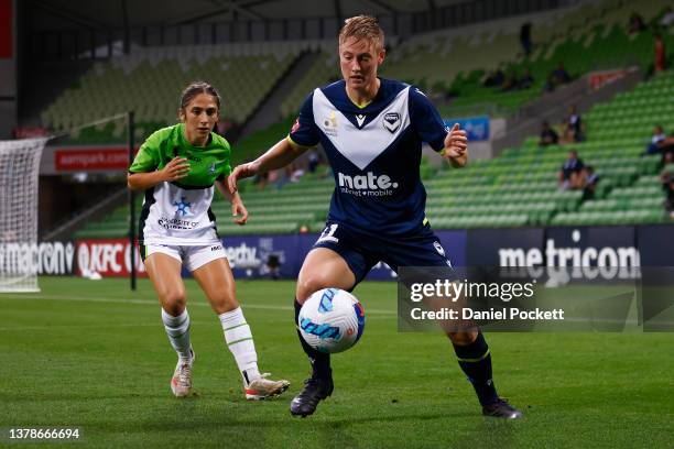 Harriet Withers of Melbourne Victory in action during the round 14 A-League Women's match between Melbourne Victory and Canberra United at AAMI Park,...