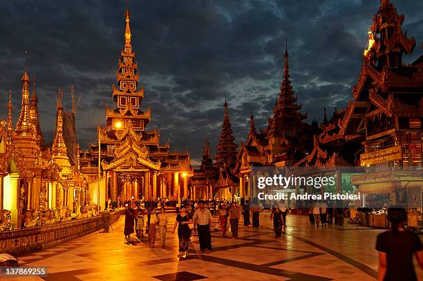 shwedagon pagoda in yangon, myanmar - shwedagon pagoda stock pictures, royalty-free photos & images