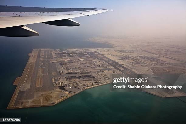 new doha international airport construction - doha stockfoto's en -beelden