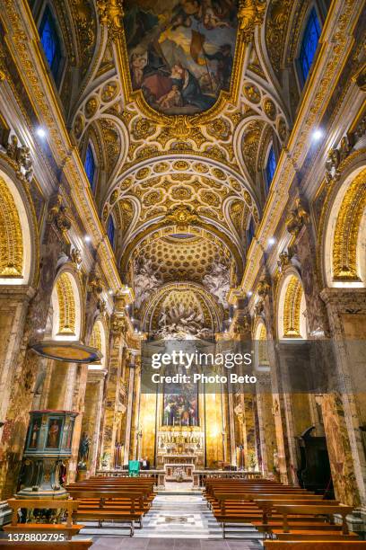 the beautiful central nave inside the church of san luigi dei francesi in the baroque heart of rome - estátua de belas artes imagens e fotografias de stock