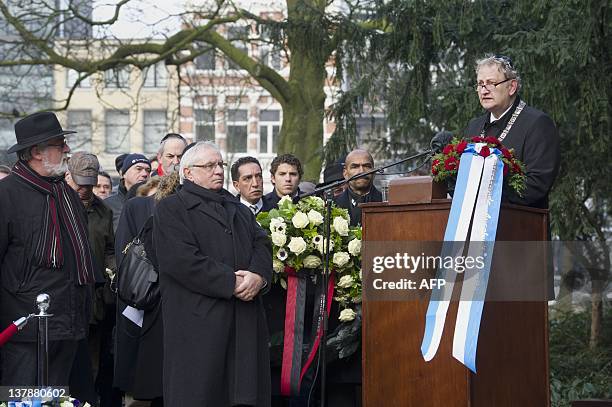 Picture taken on January 26, 2012 shows Amsterdam's Mayor Eberhard van der Laan delivering a speech at the Spiegel monument in Amsterdam, to...
