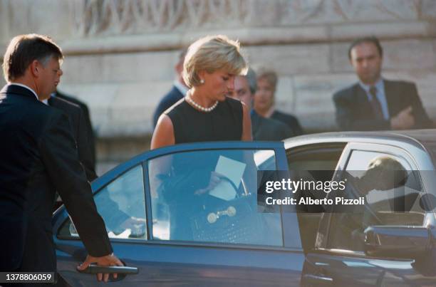 Lady Diana, Princess of Wales, attends the last tribute to Italian fashion designer Gianni Versace at Milan Cathedral . | Location: Milan Italy.