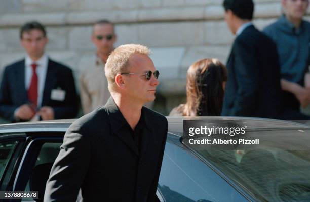 British singer Sting attends the final tribute to Italian fashion designer Gianni Versace at the Duomo di Milano. | Location: Milan, Italy.