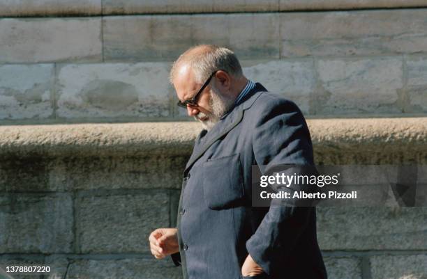 Gianfranco Ferre attends the final tribute to Italian fashion designer Gianni Versace at the Duomo di Milano. | Location: Milan, Italy.