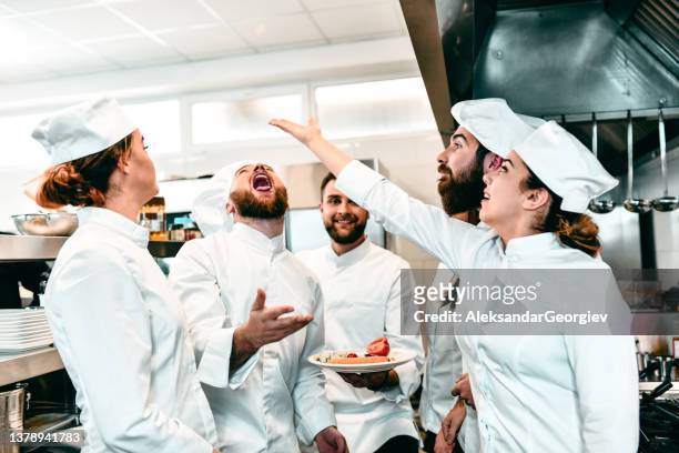 smiling chefs having fun with food after cooking competition - beat your meat 個照片及圖片檔