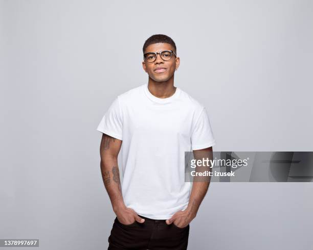 portrait of friendly young man - white t shirt stockfoto's en -beelden