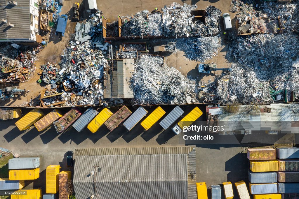 Depósito de chatarra, centro de reciclaje - vista aérea
