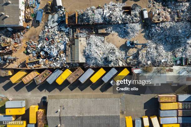 depósito de chatarra, centro de reciclaje - vista aérea - recycling center fotografías e imágenes de stock
