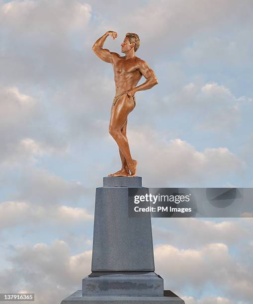 living statue - body building photos et images de collection