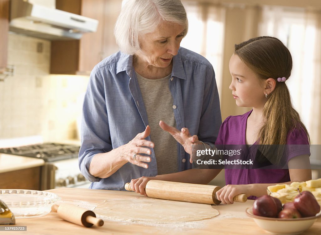 Avó explicar a Neta como fazer