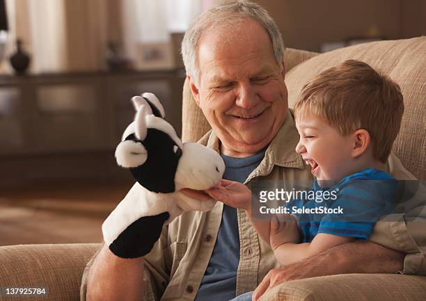 großvater und enkel spielt mit puppen - hand puppet stock-fotos und bilder