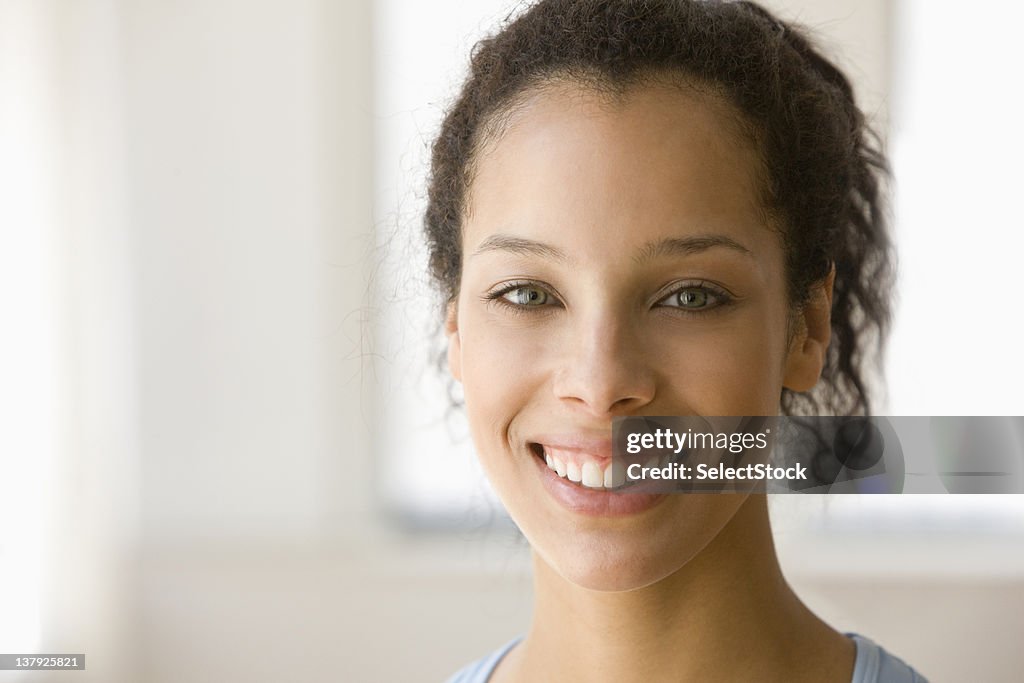 Portrait de femme souriante