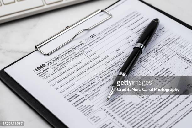 tax form 1040 filing on office desk - tax 個照片及圖片檔