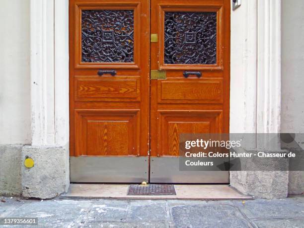 weathered double doors in a retro style and sidewalk in paris - apartment entry stock pictures, royalty-free photos & images