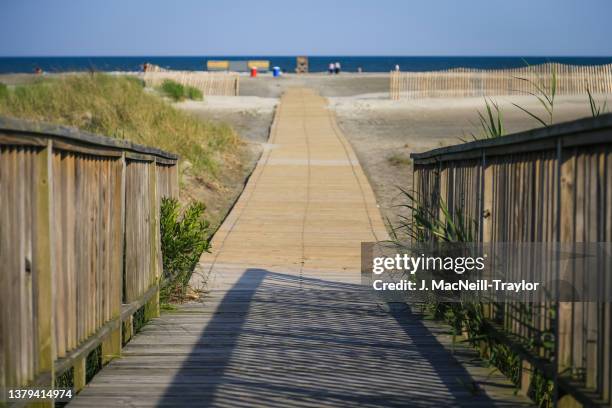 path to the ocean - cape may ストックフォトと画像