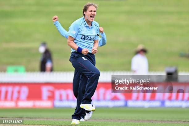 Natalie Sciver of England unsuccessfully appeals for the wicket of Alyssa Healy of Australia during the 2022 ICC Women's Cricket World Cup match...