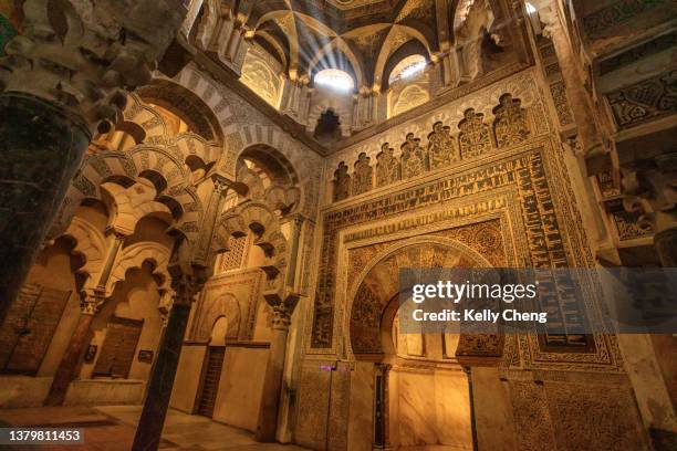 the mosque cathedral of córdoba - nicho imagens e fotografias de stock