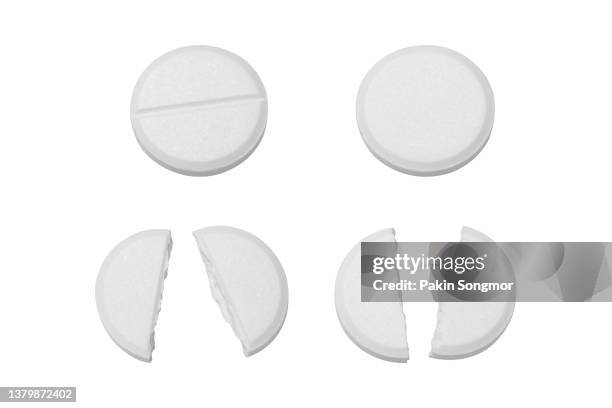 group of whole and half of white pills isolated on a white background, clipping path - space capsule fotografías e imágenes de stock