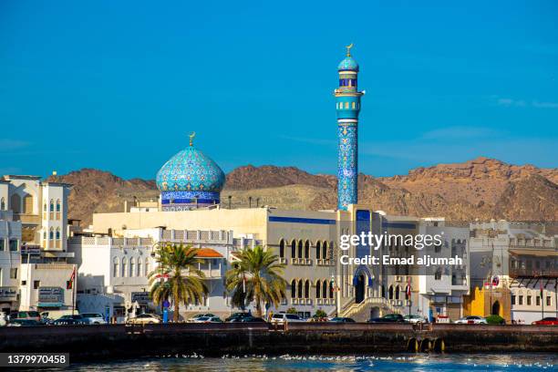 famous mutrah corniche, muscat, oman - grande mascate imagens e fotografias de stock