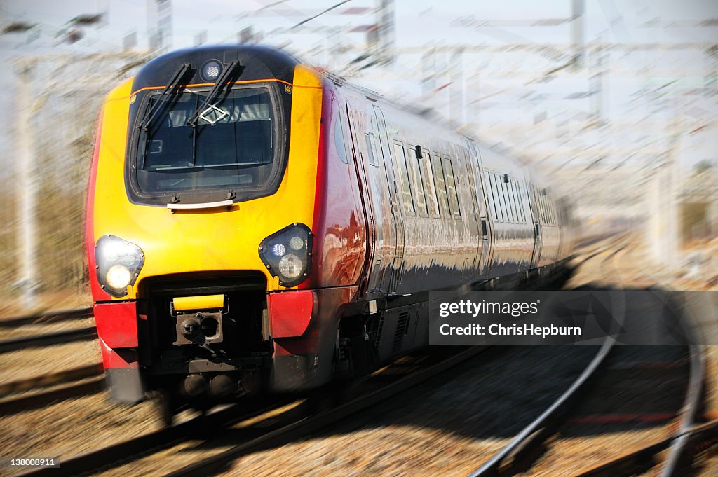 Zug in Bewegung auf Geschwindigkeit