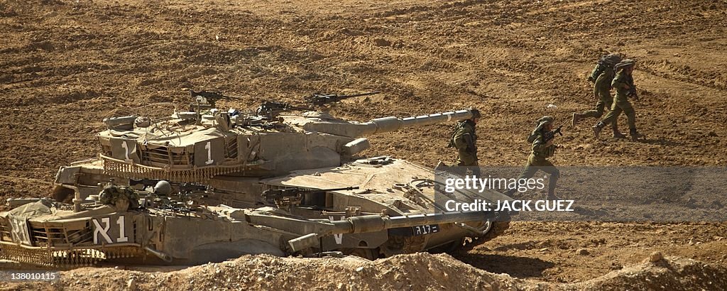 Israeli soldiers take part in an exercis