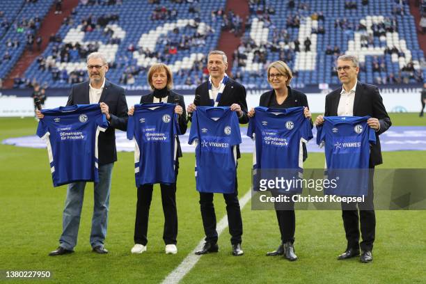 Chairman Uwe Eichner of Vivawest, Karin Welge, mayoress of GELSENKIRCHEN, Dr. Bernd Schröder, head of board of Schalke, Christina Rühl-Hamers, board...