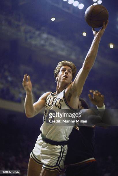 Boston Celtics Dave Cowens in action, layup vs Cleveland Cavaliers at Hartford Civic Center. Hartford, CT 4/8/1976 CREDIT: Manny Millan