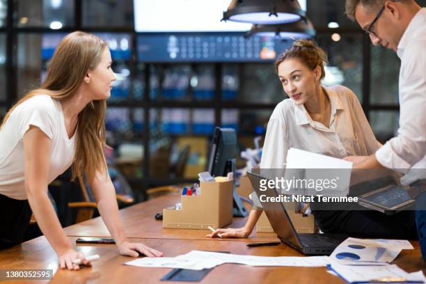 build project collaboration. plan, track and manage.  project development team during meeting or decisions of project time line, progress in a tech business office. - human life cycle stock pictures, royalty-free photos & images