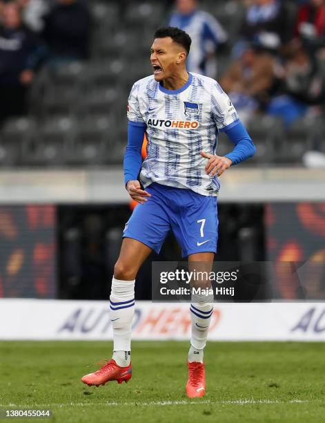 Davie Selke of Hertha BSC celebrates after scoring their side's first goal during the Bundesliga match between Hertha BSC and Eintracht Frankfurt at...