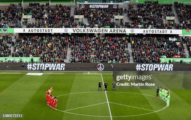 Players, officials and fans take part in a minute of silence to indicate peace and sympathy with Ukraine prior to the Bundesliga match between VfL...