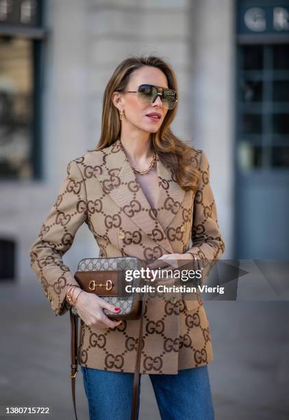 Alexandra Lapp is seen wearing GUCCI double breasted JUMBO GG blazer in beige, TIFFANY & CO. City HardWear jewelry in gold, CITIZEN OF HUMANITY denim...