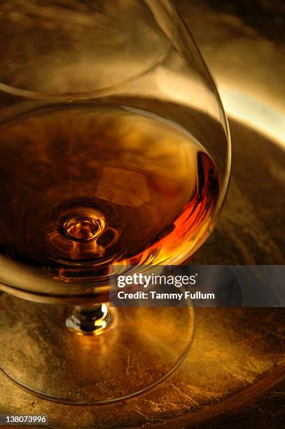 wine glass drink alcohol - cognac stockfoto's en -beelden