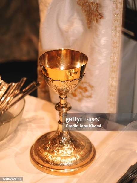 communion chalice with wine and bread - chalice stock pictures, royalty-free photos & images