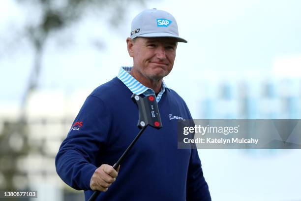 Ernie Els of South Africa acknowledges the crowd after making a birdie on the 18th green during round two of the Hoag Classic at Newport Beach...