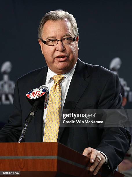 Former NFL quarteback and ESPN play by play analyst Ron Jaworski speaks during a press conference held by the NFL Alumni Association at the Super...