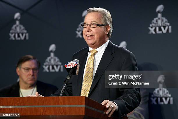 Former NFL quarteback and ESPN play by play analyst Ron Jaworski speaks during a press conference held by the NFL Alumni Association at the Super...