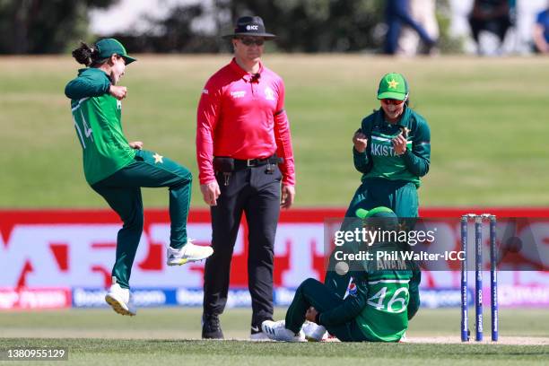 Anam Amin of Pakistan celebrates with Fatima Sana Khan and Bismah Maroof of Pakistan after taking the wicket of Smriti Mandhana of India during the...