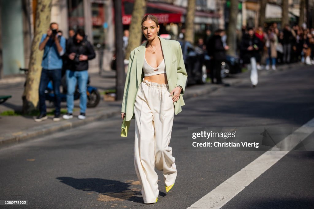 Street Style : Day Six - Paris Fashion Week - Womenswear F/W 2022-2023