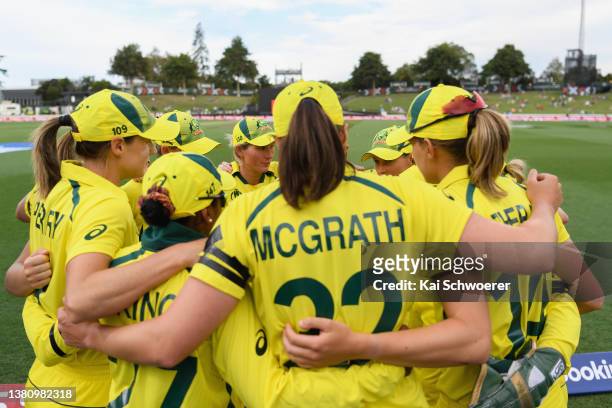 Captain Meg Lanning of Australia speaks to her team mates during the 2022 ICC Women's Cricket World Cup match between Australia and England at Seddon...