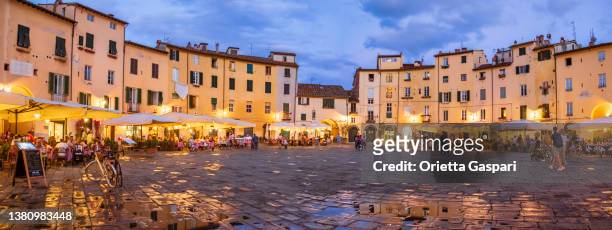 lucca, piazza dell'anfiteatro (tuscany, italy) - lucca italy stock pictures, royalty-free photos & images